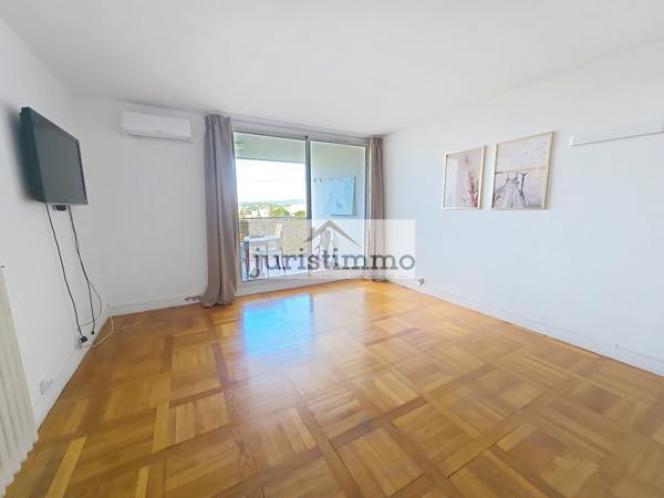 Bagnols-sur-Cèze (30200) À vendre : Appartement spacieux avec vue dégagée – Bagnols-sur-Cèze