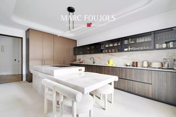 Paris XVI Trocadero Mexico – appartement rénové 3 chambres au 5ème étage balcon
