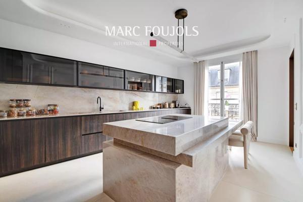 Paris XVI Trocadero Mexico – appartement rénové 3 chambres au 5ème étage balcon