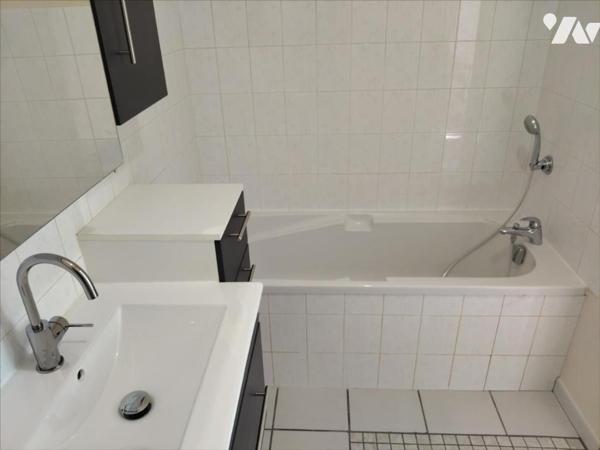 Appartement en parfait état 2ch avec balcon, garage et vue dégagée