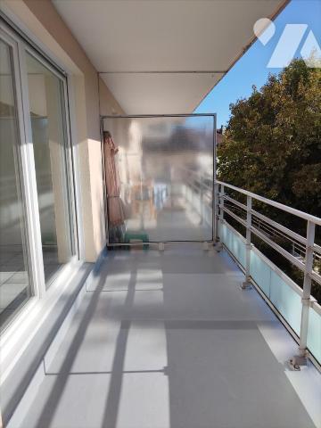 Appartement en parfait état 2ch avec balcon, garage et vue dégagée