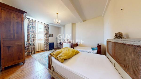 Magnifique maison de maître 353 m² avec dépendances, jardin et 1,6 ha de bois