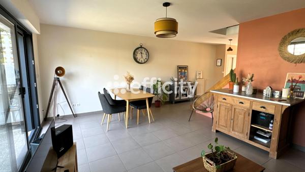 Maison
         5 pièces
        - 96 m² Exclusivité 304 500 € *
