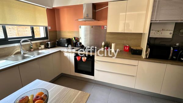 Maison
         5 pièces
        - 96 m² Exclusivité 304 500 € *