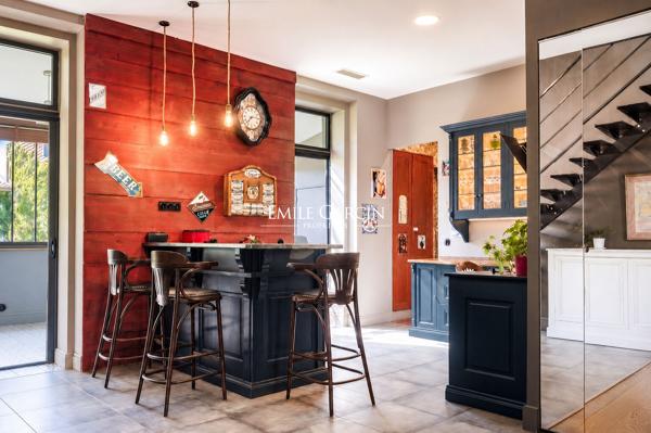 A vendre - Avignon intra-muros - Appartement en duplex avec véranda - Parking