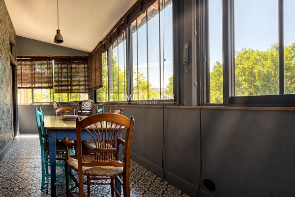 A vendre - Avignon intra-muros - Appartement en duplex avec véranda - Parking