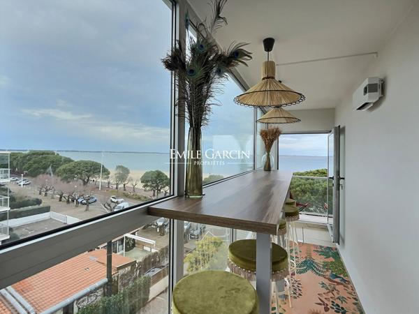 À vendre - Arcachon - Appartement vue bassin avec terrasse circulaire