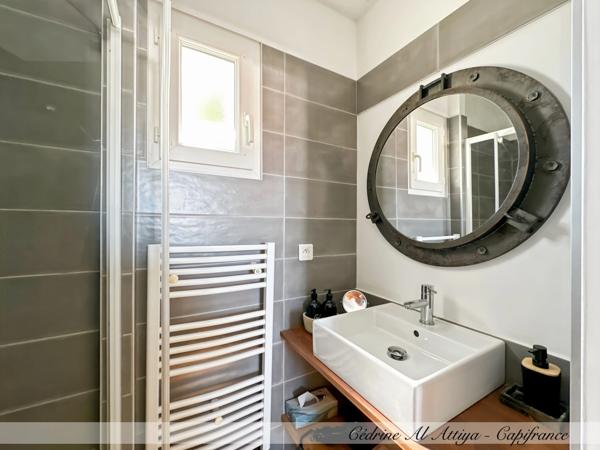 Villa à vendre de 138m2 à Sainte-Marie-de-Ré, 5 pièces, piscine, stationnements
