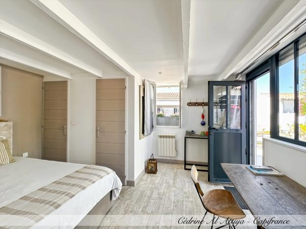 Villa à vendre de 138m2 à Sainte-Marie-de-Ré, 5 pièces, piscine, stationnements