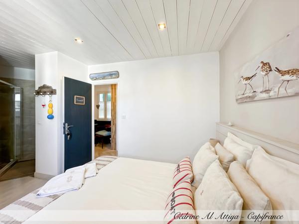 Villa à vendre de 138m2 à Sainte-Marie-de-Ré, 5 pièces, piscine, stationnements