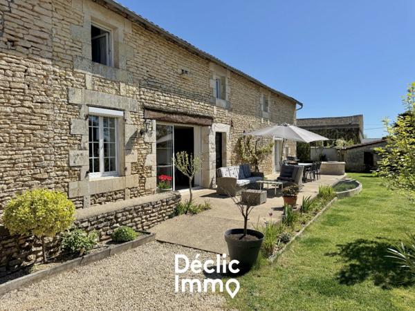 Vente longere Vouille, 306m² 8 pièces 520 000€ avec garage