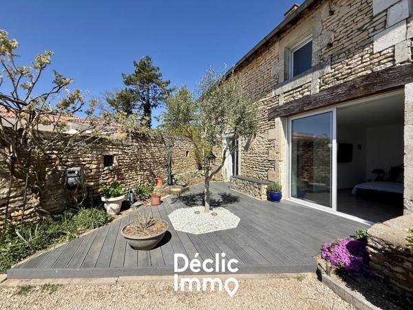 Vente longere Vouille, 306m² 8 pièces 520 000€ avec garage