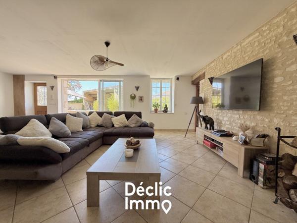 Vente longere Vouille, 306m² 8 pièces 520 000€ avec garage