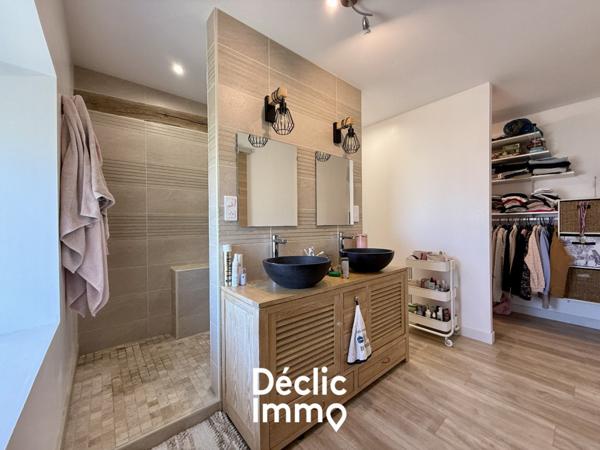 Vente longere Vouille, 306m² 8 pièces 520 000€ avec garage