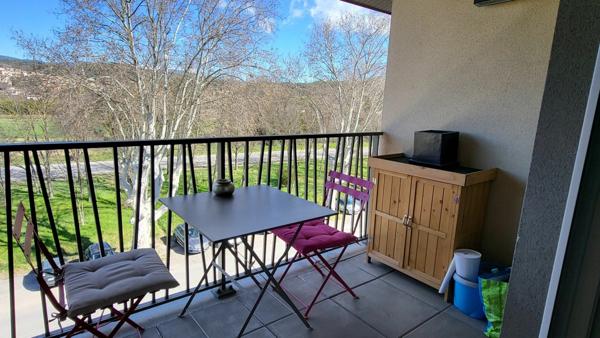 Appartement à louer    2 pièces • 40 m2 Cadenet