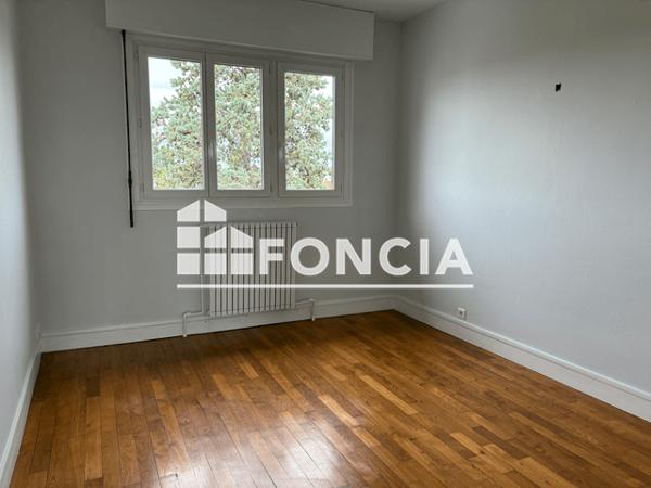 Location Appartement 4 pièces 72.7 m² - 68 AVENUE WILSON Gien 45500