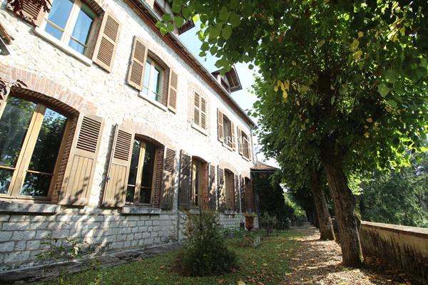 A vendre- Ferrière en Gatinais-Loiret 45 -Manoir et dépendance 1ha ile privative