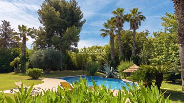 A vendre - Maison d'architecte de 400 M² avec piscine, jardin paysager - Marseille 12ème (13012)