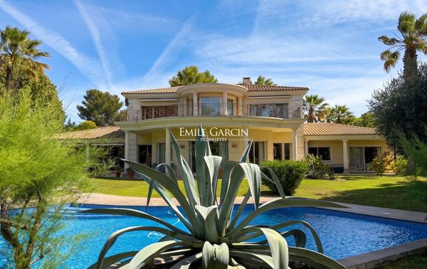 A vendre - Maison d'architecte de 400 M² avec piscine, jardin paysager - Marseille 12ème (13012)