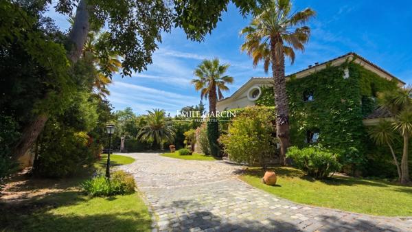 A vendre - Maison d'architecte de 400 M² avec piscine, jardin paysager - Marseille 12ème (13012)