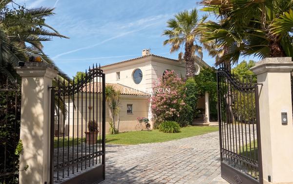 A vendre - Maison d'architecte de 400 M² avec piscine, jardin paysager - Marseille 12ème (13012)