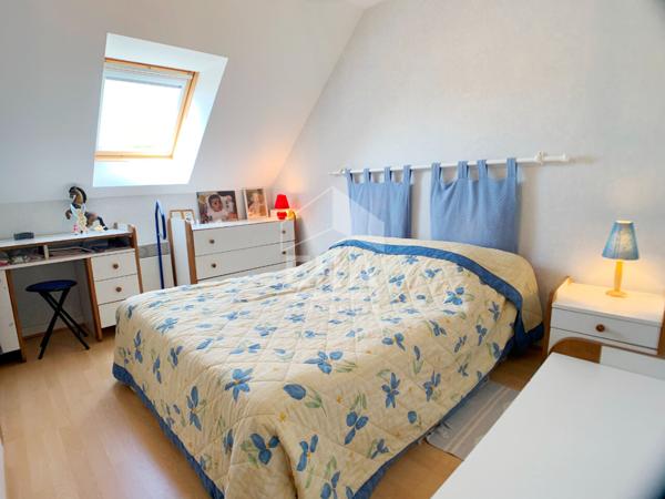 MAISON T4 A LOUER EN COURTE DUREE - BLOIS - SECTEUR CALME ET RECHERCHE, GRAND SEJOUR, 3 CHBS, GARAGE.