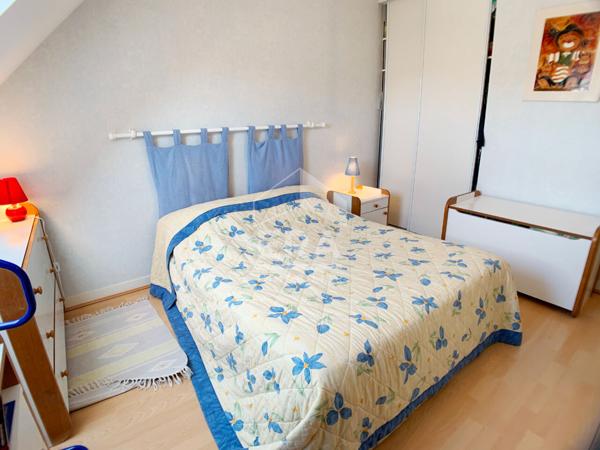 MAISON T4 A LOUER EN COURTE DUREE - BLOIS - SECTEUR CALME ET RECHERCHE, GRAND SEJOUR, 3 CHBS, GARAGE.