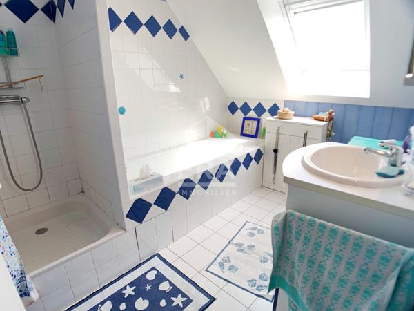 MAISON T4 A LOUER EN COURTE DUREE - BLOIS - SECTEUR CALME ET RECHERCHE, GRAND SEJOUR, 3 CHBS, GARAGE.