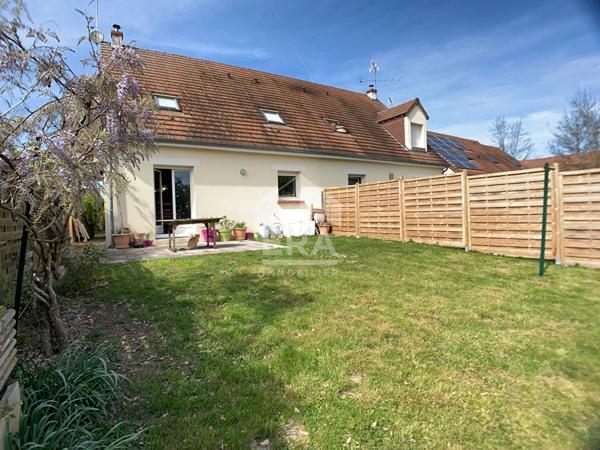MAISON T4 A LOUER EN COURTE DUREE - BLOIS - SECTEUR CALME ET RECHERCHE, GRAND SEJOUR, 3 CHBS, GARAGE.