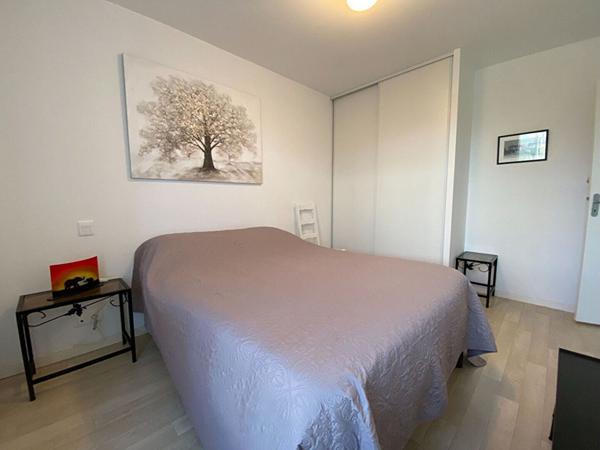 Appartement T.4 en rez-de-jardin à SENE - 80.37 m² avec un grand garage , Sene