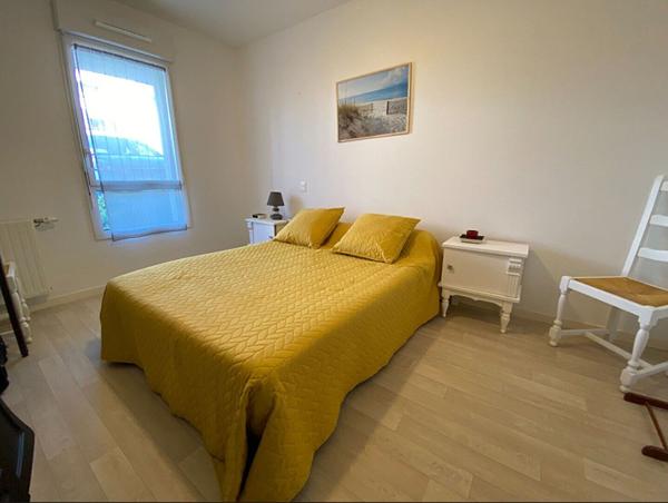 Appartement T.4 en rez-de-jardin à SENE - 80.37 m² avec un grand garage , Sene