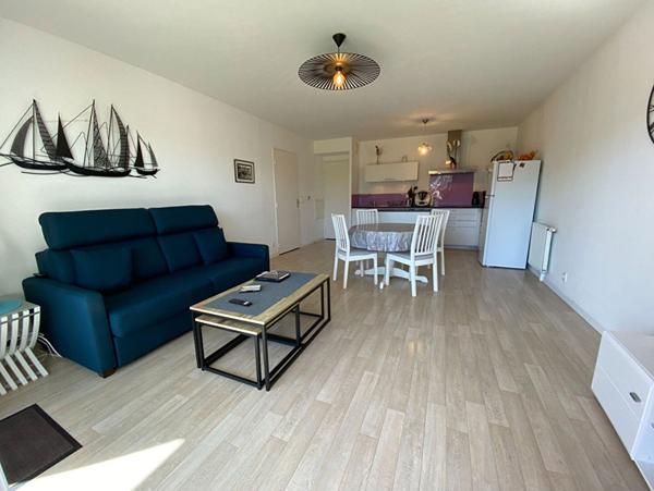 Appartement T.4 en rez-de-jardin à SENE - 80.37 m² avec un grand garage , Sene