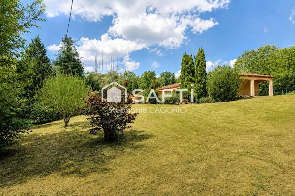 Maison familiale T6 avec piscine et dépendance dans un environnement boisé