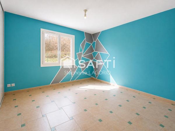 Maison familiale T6 avec piscine et dépendance dans un environnement boisé