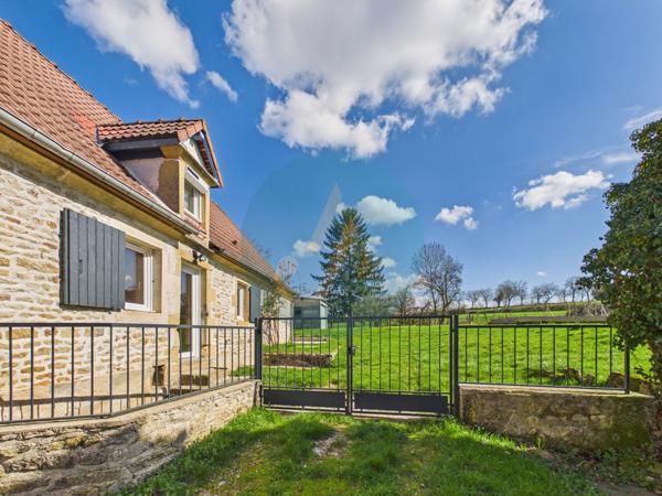 Saint-Benin-d'Azy (58270) Maison en pierre rénovée entièrement, 3 chambres, garage et cave sur jardin clos