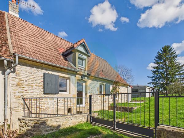 Saint-Benin-d'Azy (58270) Maison en pierre rénovée entièrement, 3 chambres, garage et cave sur jardin clos
