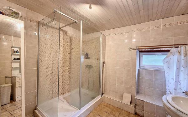 Maison à vendre    3 pièces •  Gémages