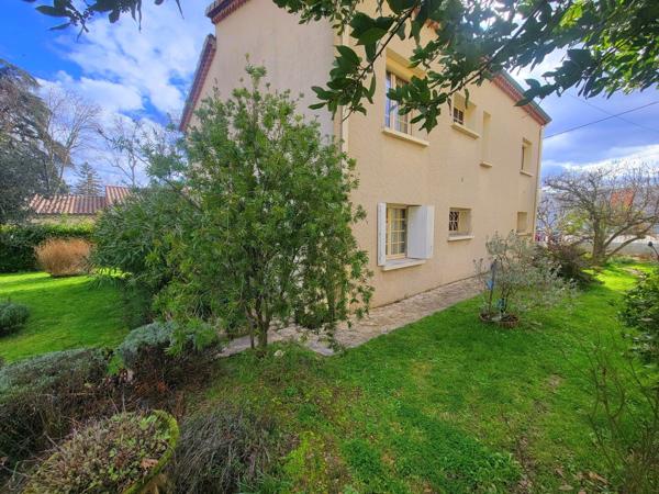 Belle maison familiale de 162 m² avec jardin et beaux volumes 240 000 €