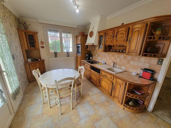 Belle maison familiale de 162 m² avec jardin et beaux volumes 240 000 €