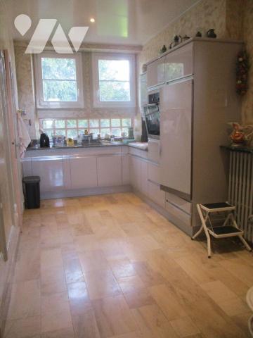 PROCHE SOUS PREFECTURE
RESIDENCE AVEC PARC, COPROPRIETE BIEN ENTRETENUE 

Au 2ème étage, APP...
