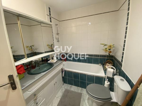 Appartement à vendre de 3 pièces de 70.84 m² + terrasse , cave, parking privée et garage