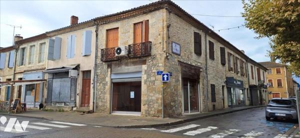 VIC-FEZENSAC, immeuble en centre ville 65m² au sol/ appartement 1er niveau