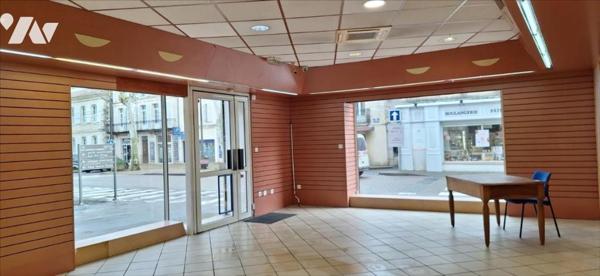 VIC-FEZENSAC, immeuble en centre ville 65m² au sol/ appartement 1er niveau