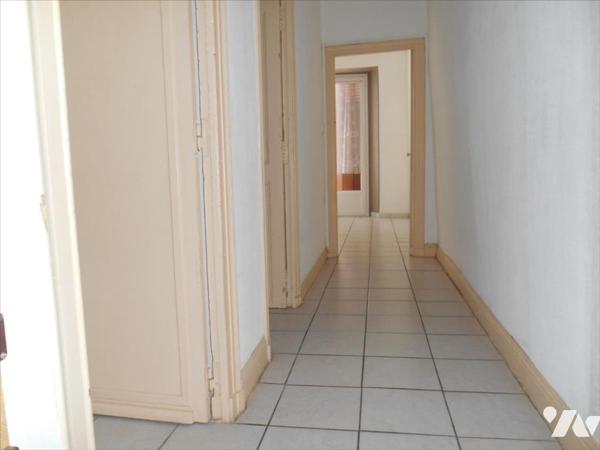 VIC-FEZENSAC, immeuble en centre ville 65m² au sol/ appartement 1er niveau
