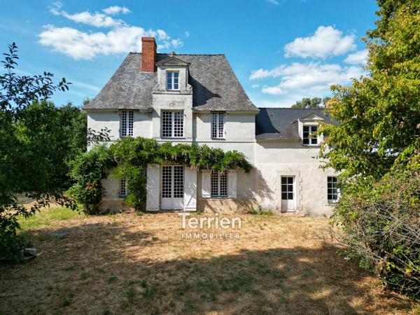 Maison en pierres de tuffeaux Soulaire-et-Bourg (49460)
