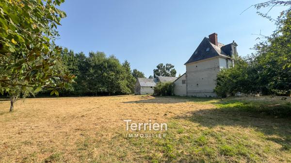 Maison en pierres de tuffeaux Soulaire-et-Bourg (49460)