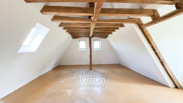 Maison en pierres de tuffeaux Soulaire-et-Bourg (49460)