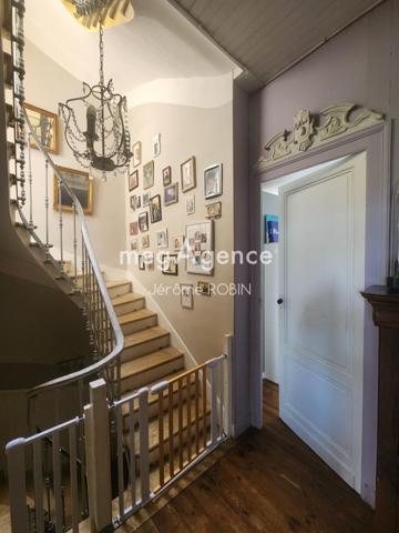 Maison à SAINT-ANDRE-DE-CUBZAC, 33240 - 15 pièces 315m²