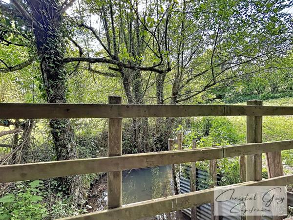 (72) A vendre – Terrain et habitations de loisirs sur environ 1 hectare – Proche de Montval-sur-Loir
