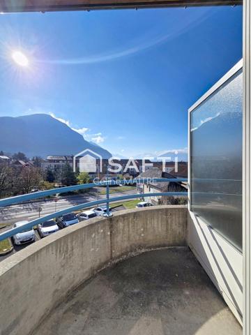 Dernier étage, balcon sud et vue montagnes